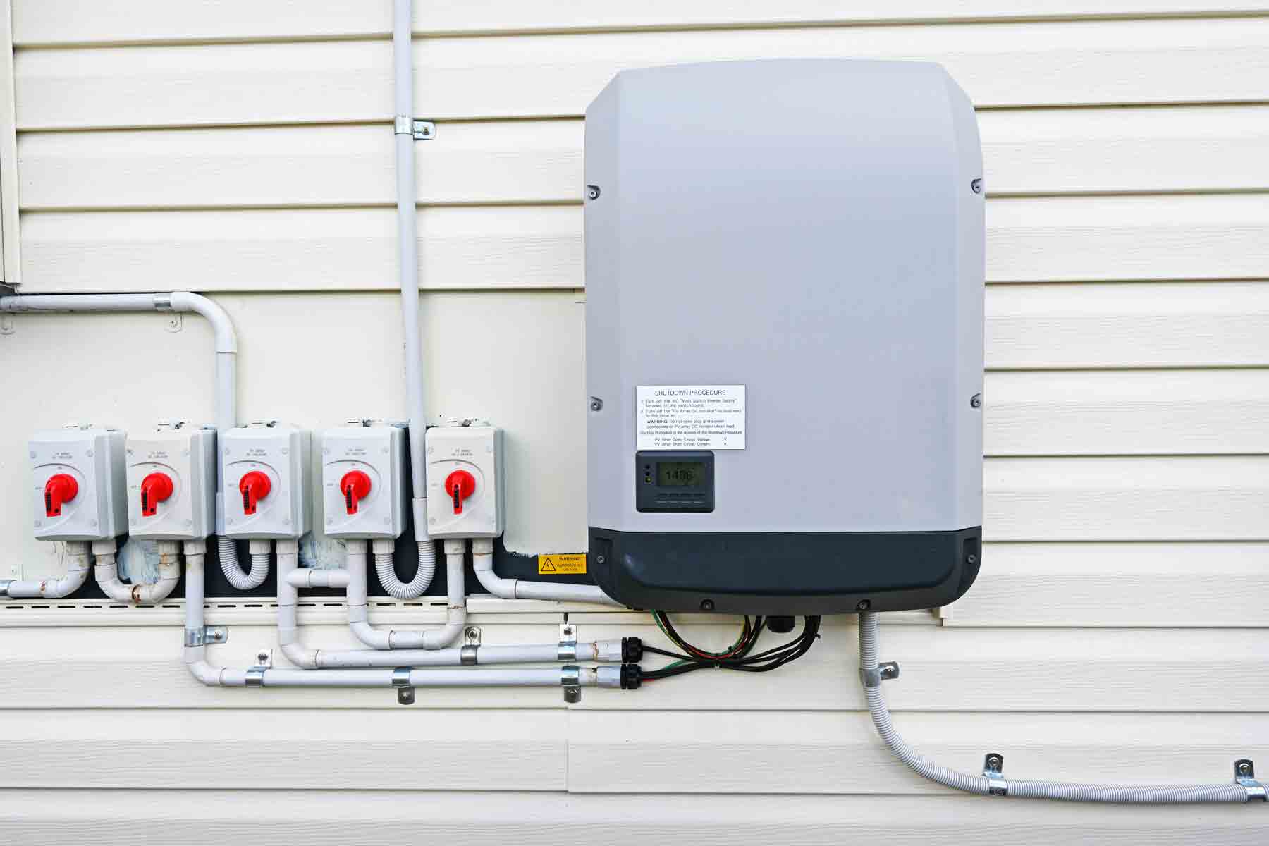 How Does a Solar Inverter Synchronize with Grid