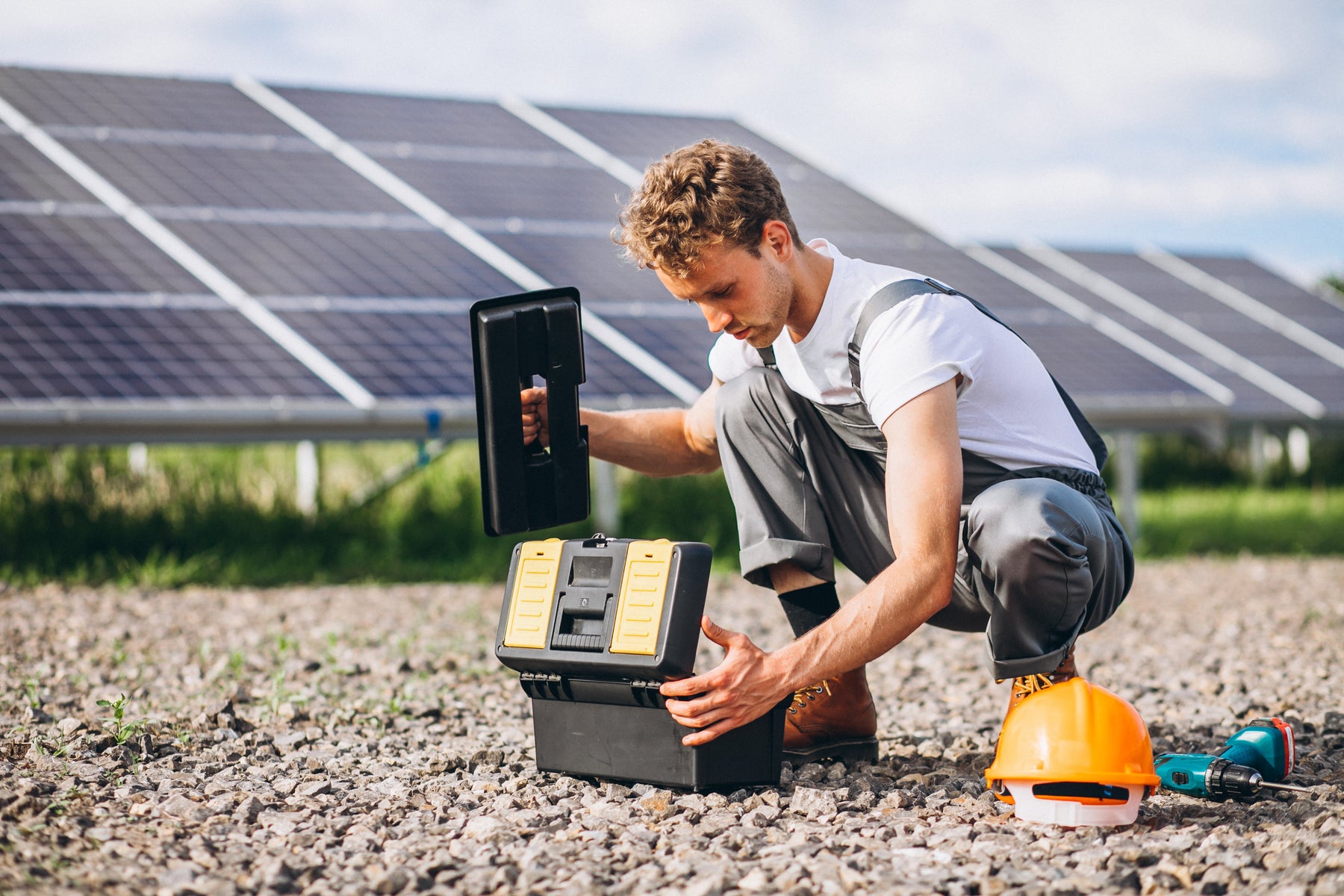 How Long Does a Solar Inverter Last? Here’s the Truth