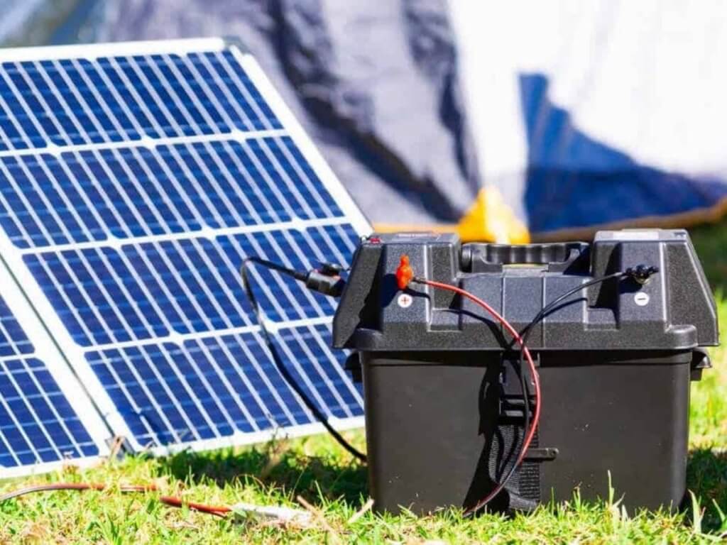 How Long Do Solar Panel Batteries Last | Lifespan Guide