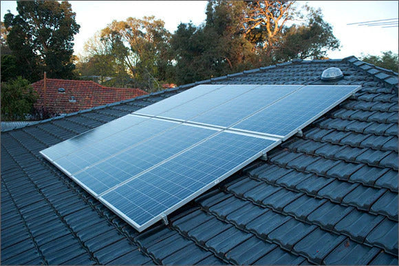 What can a 2000-watt solar panel kit power?