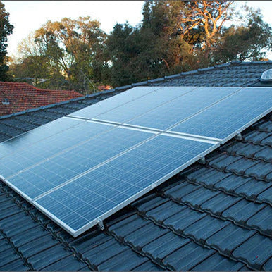What can a 2000-watt solar panel kit power?