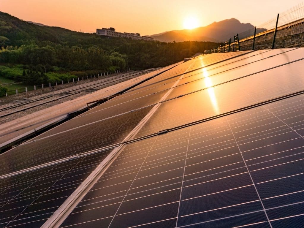 Does Temperature Affect Solar Panels? Discover the Truth